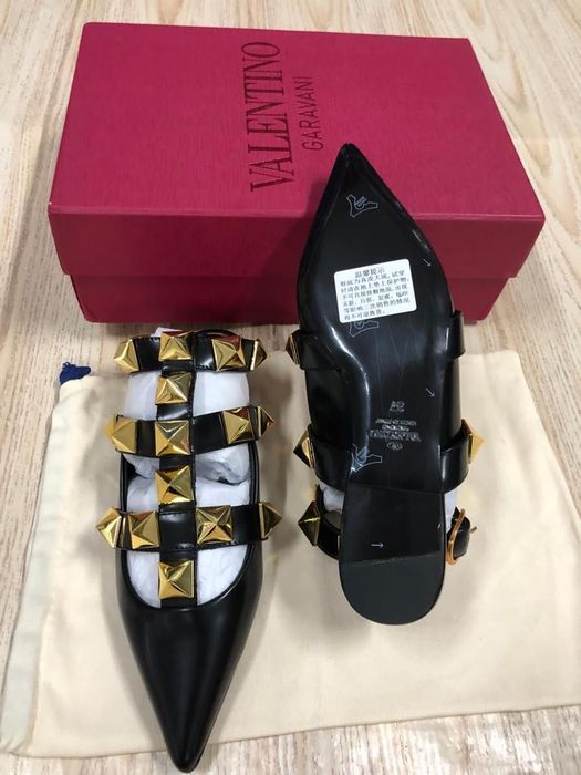 Papuc închis rockstud Valentino