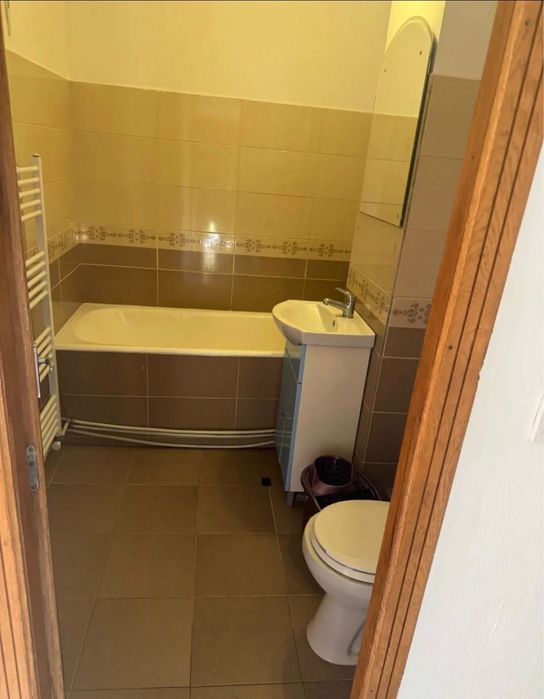 Inchiriez apartament cu centrala