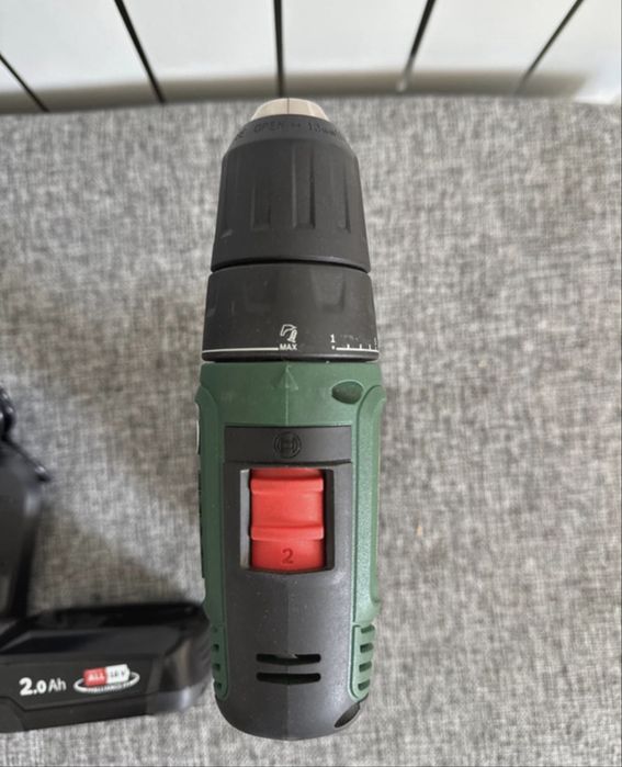 Masina de gaurit si insurubat Bosch cu 2 baterii 18 V 2Ah si invarcato
