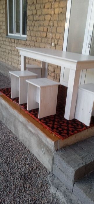 Продам Стол и табуретки