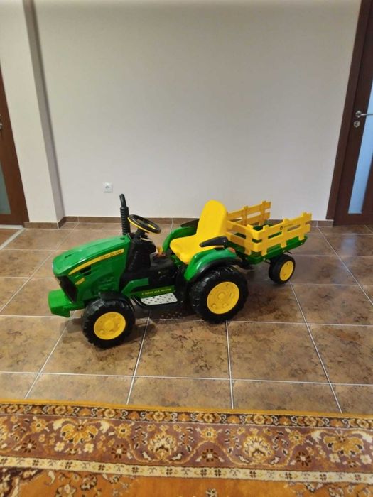 Tractoras JD Ground Force w trailer Peg Perego