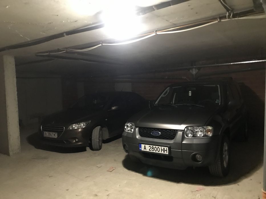 Двойно паркомясто в подземен гараж