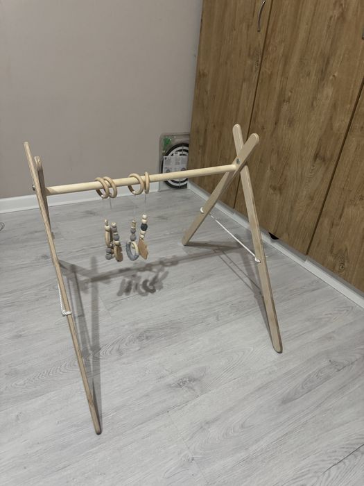 продам Стойку Монтессори с игрушками