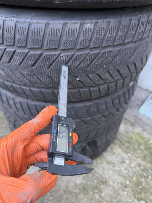 Anvelope iarna 255/45/19, DOT noiembrie 2017, aproximativ 5, -5,5 mm