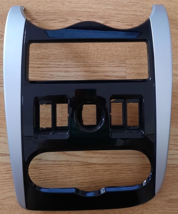 Продам центральную консоль на ларгус