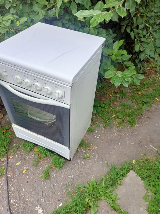Продам газовую плиту
