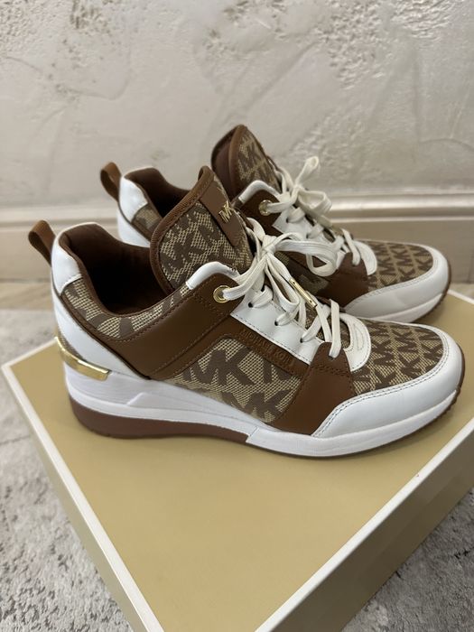 Маратонки- Michael Kors