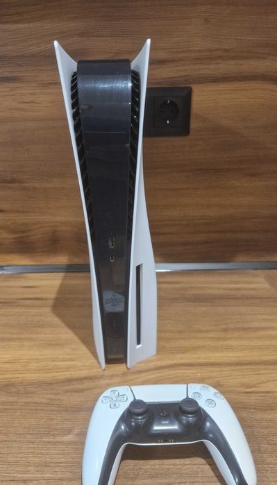 Продавам Play Station 5 Disc Edition  :)