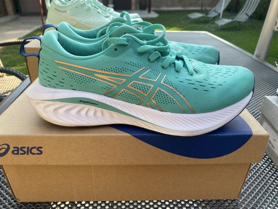 маратонки Asics номера 37,5 и 38см ,стелки 23,5см и 24см,като нови