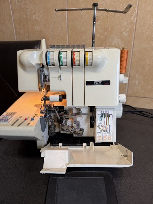 Masina de festonat  Overlock FOX, 4 fire Germania