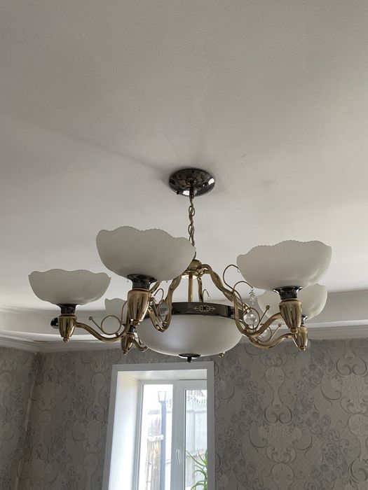 Продам люстры одна большая