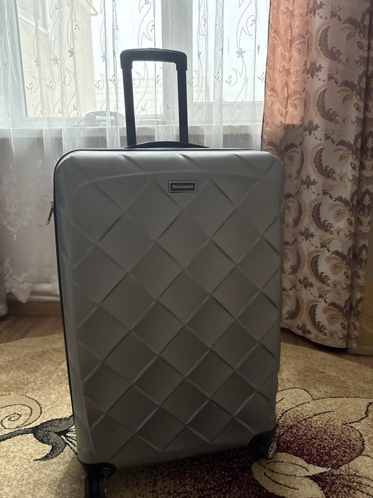 Продается большой жорожный чемодан б/у