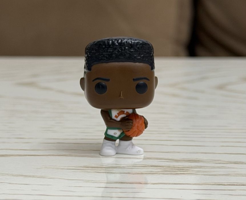 продается игрушка из киндира