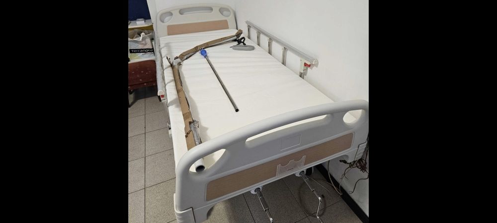Болнично легло почти ново