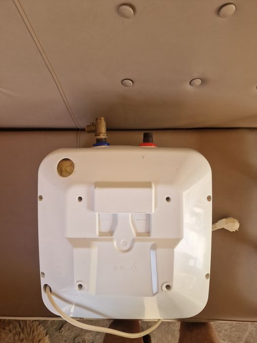 Vand boiler electric de 10 l