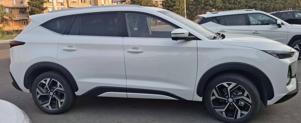 7 o'rindiqli (7 kishilik) JAC JS 8 avtomashinasi sotiladi