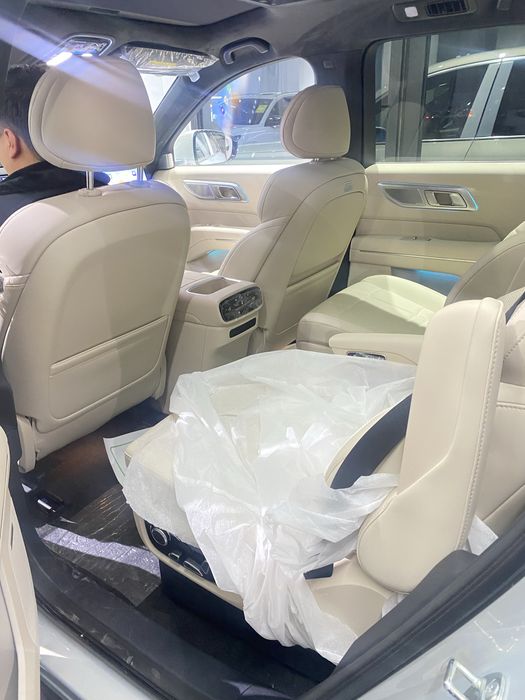 Deepal S09 Qora va oq kredit naxt