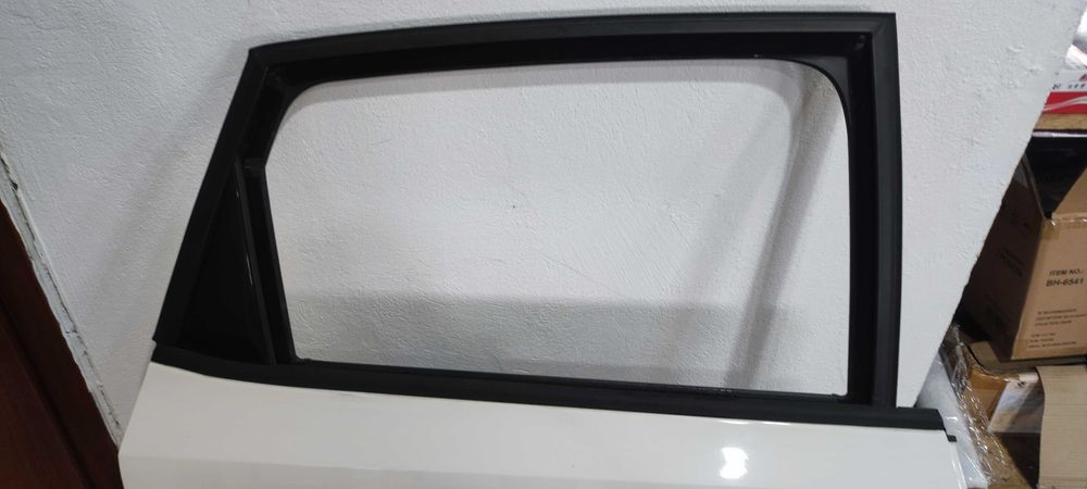 Usa dreapta spate volkswagen vw polo 6R an 2011 cod culoare LB9A