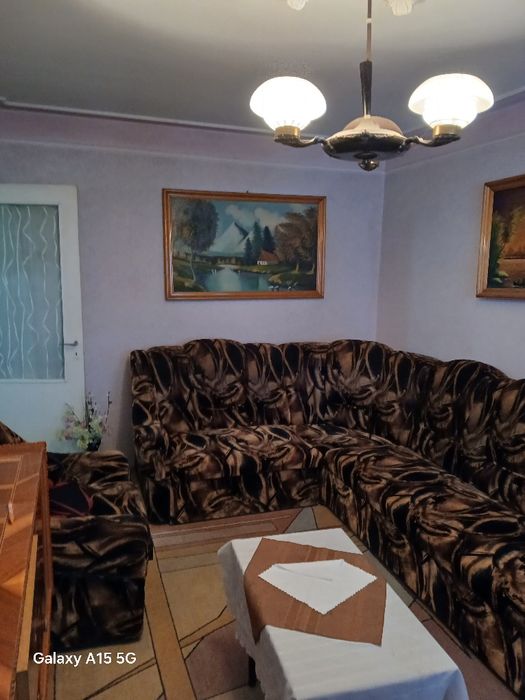 Închiriez apartament cu trei camere