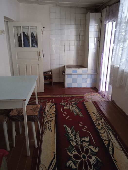 Жилой дом и участок, все коммуникации в доме есть.