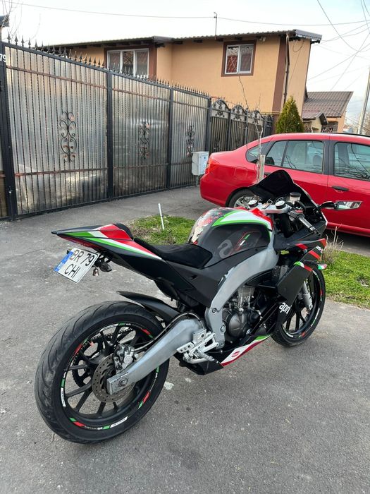 Motocicleta Aprilia 125 cm3