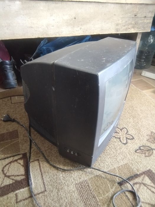 Продам телевизор маленький