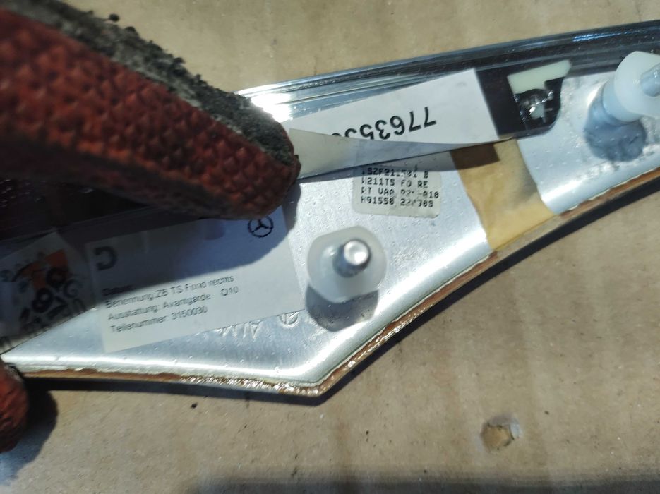 Декоративна Лайсна Задна Дясна Врата Mercedes E class W211 V6 Tmodel