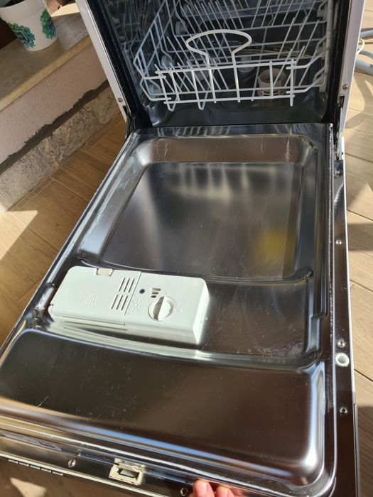 ЗА ЧАСТИ !!!Продавам съдомиялна Whirlpool