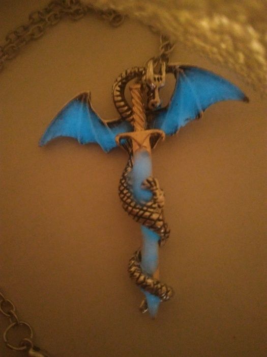 Game Of Thrones колие светещо в тъмното(зелена или синя светлина)