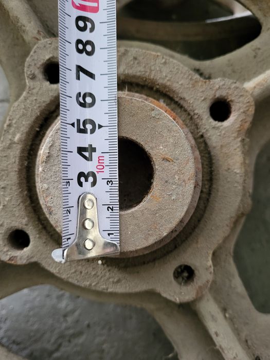 Продам колеса с осью (катки) на подшипниках.