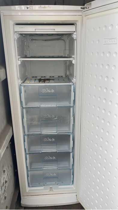 Продам морозильник Веко