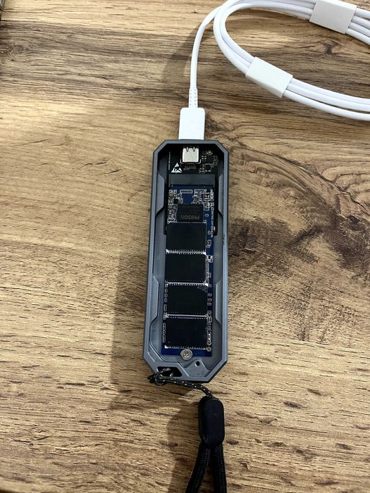 SSD m2 1 tb с кейсом