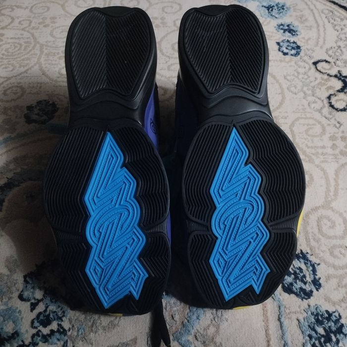 Кроссовки баскетбольные