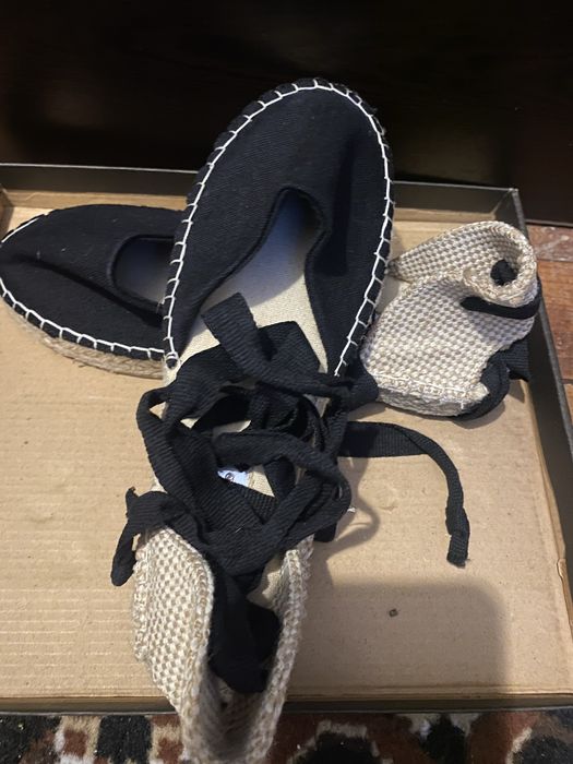 Сандал с дълги връзки