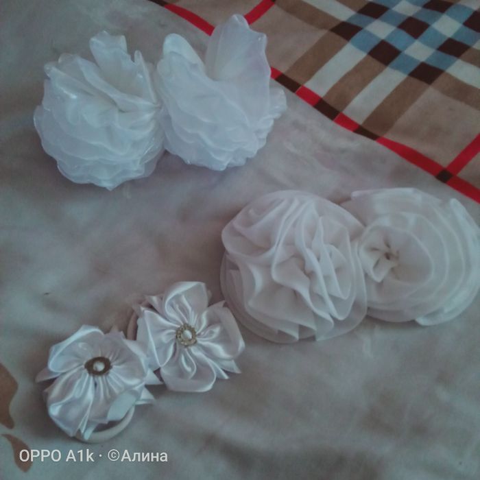 Продам бантики на девочку.