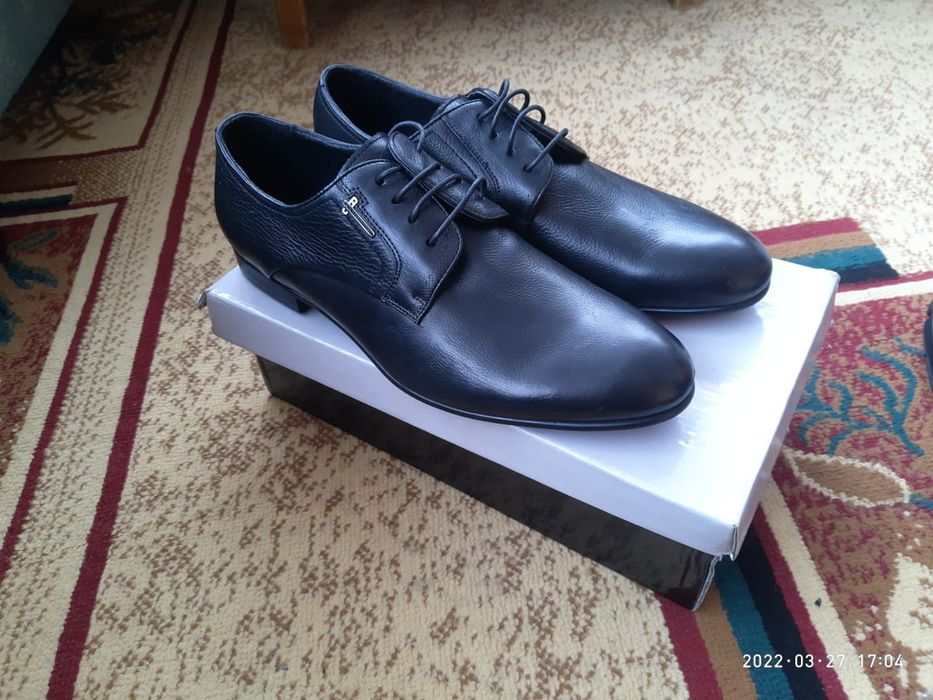 Арзан бағада Ерлер аяқ киімдері сатылады