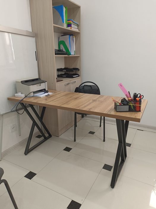 Продам офисные столы и шкаф