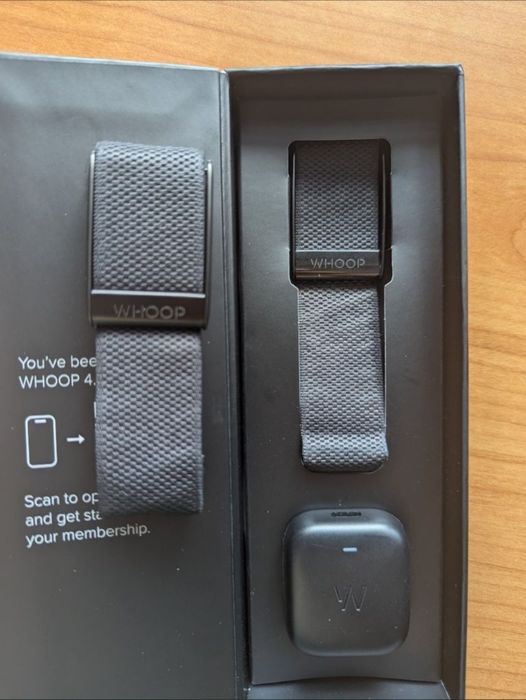 Senzor și brățară WHOOP + abonament