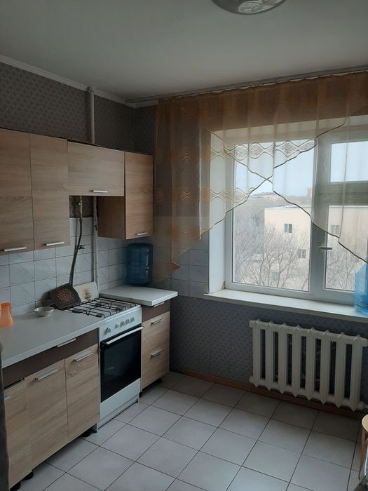Сдается в долгосрочную аренду 2-х комнатная квартира в 6 мкр.