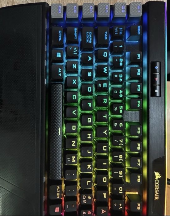 Tastatura gaming corsair k95 RGB