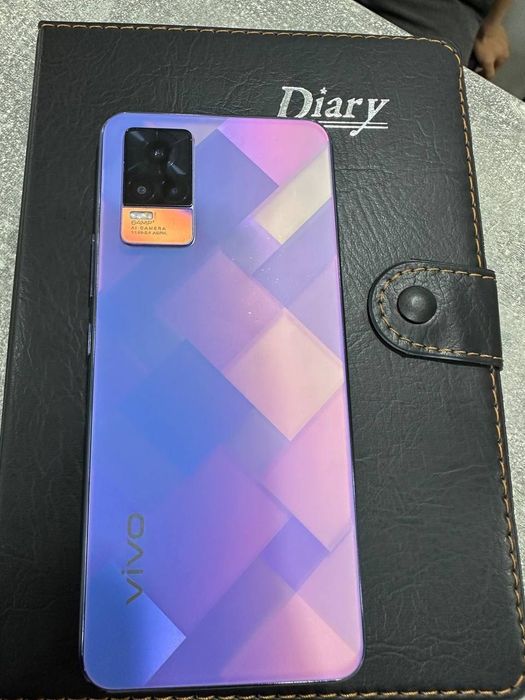 Telefon :  Vivo V21e