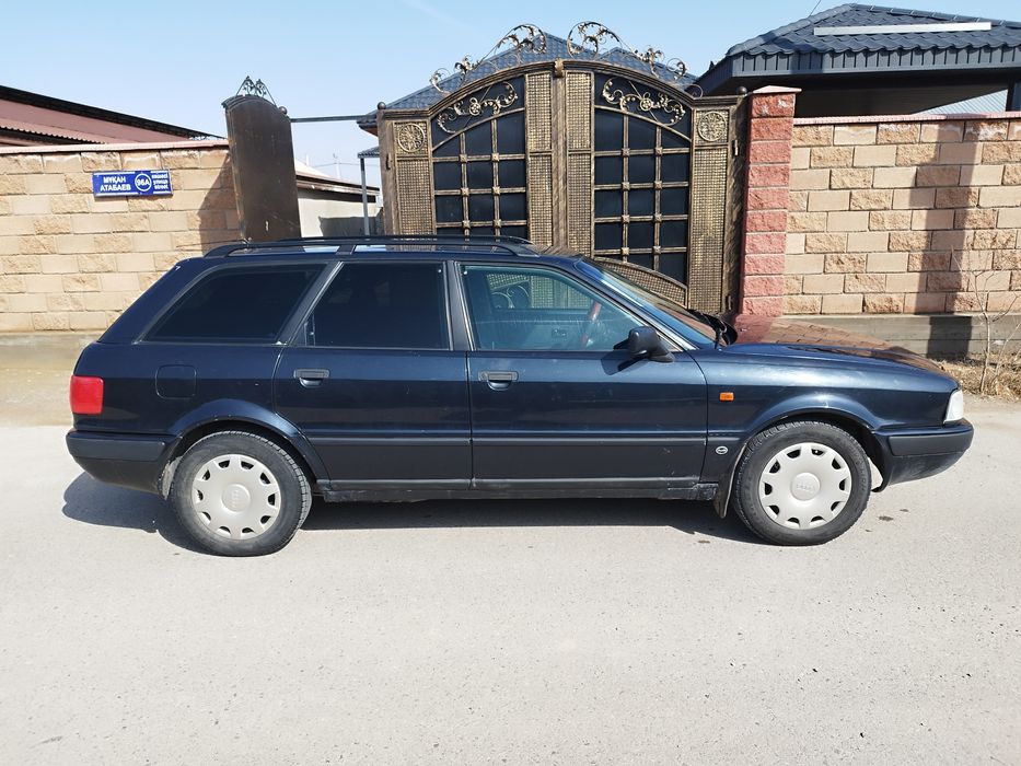 Автомобиль  ауди б 4