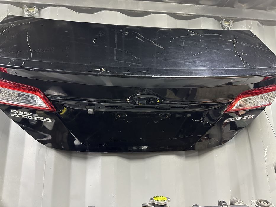 Кришка багажника Камри 50