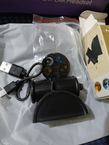 Уникален USB проектор с луна и планета