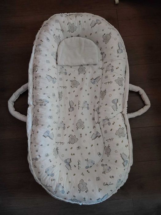 Бебешко гнездо неразличими от ново