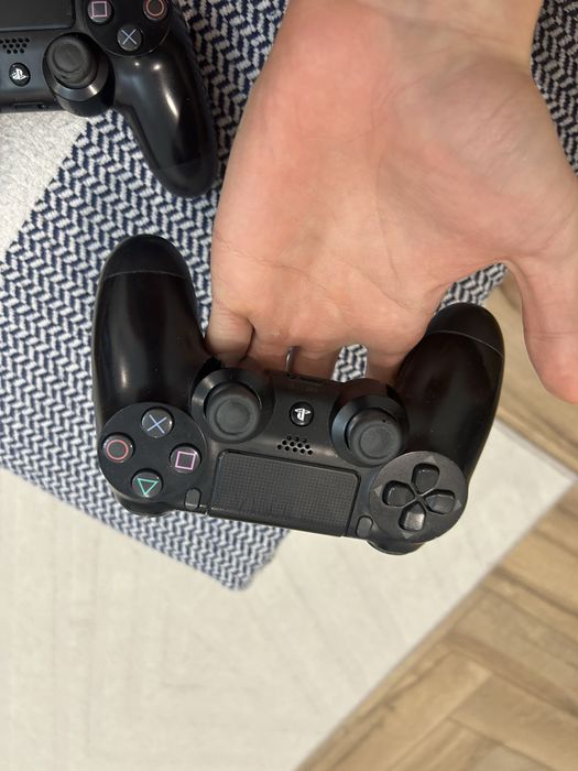 Продам джойстик PlayStation 4