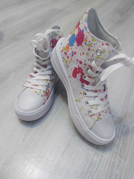 Маркови пъстри кецове