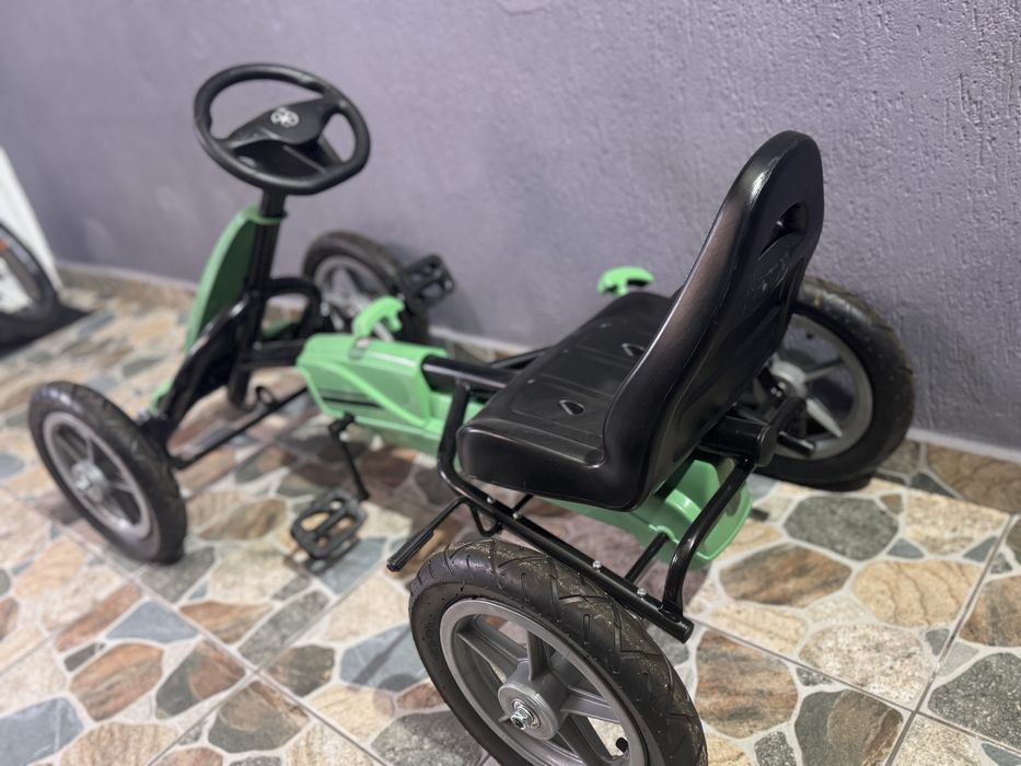 Kart cu pedale pentru copii – stare foarte bună, distractiv și rezistent