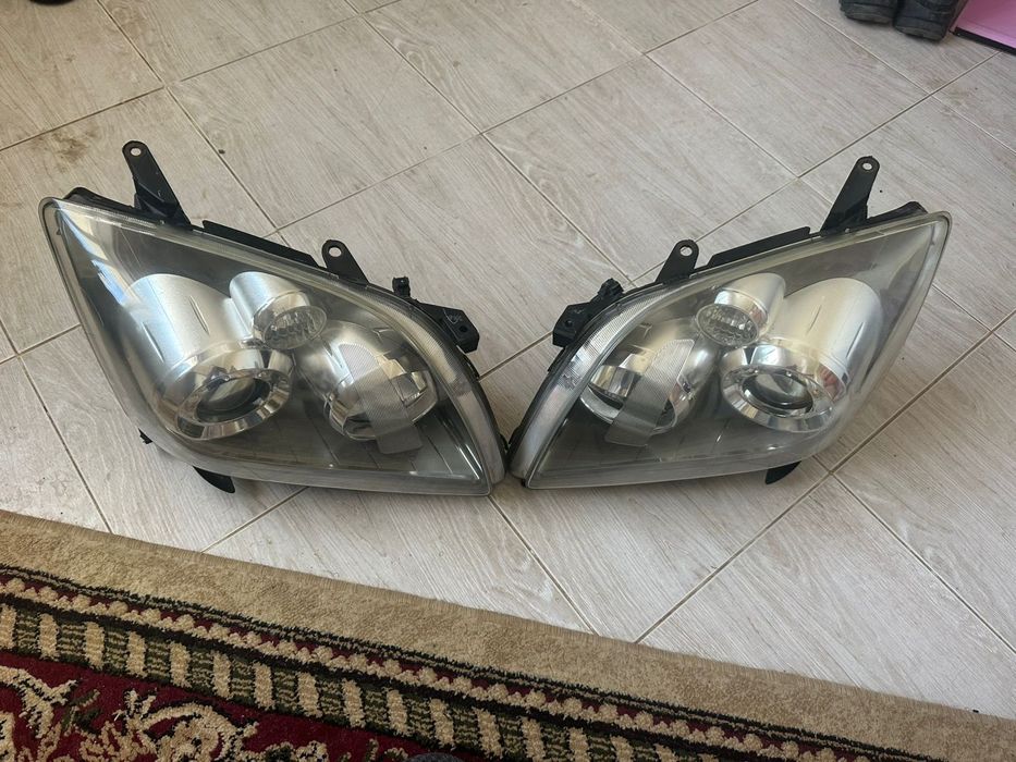 Фара на тойота авенсис