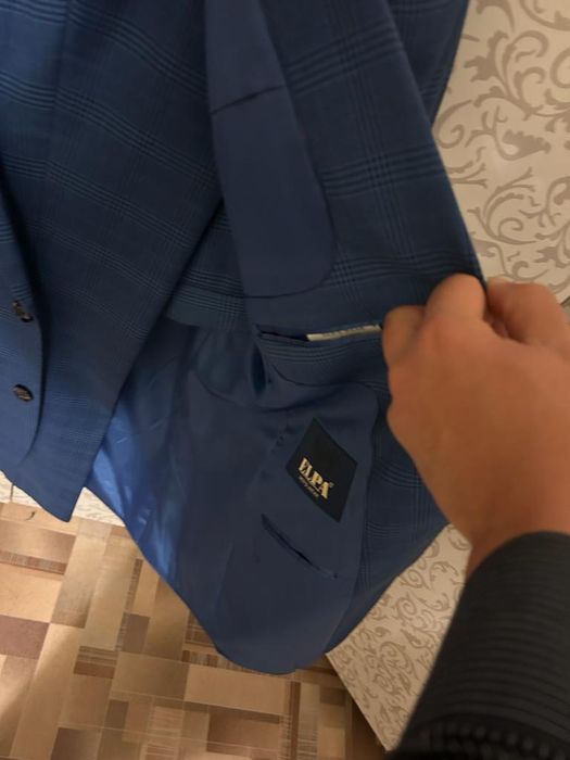 Синий мужской пиджак